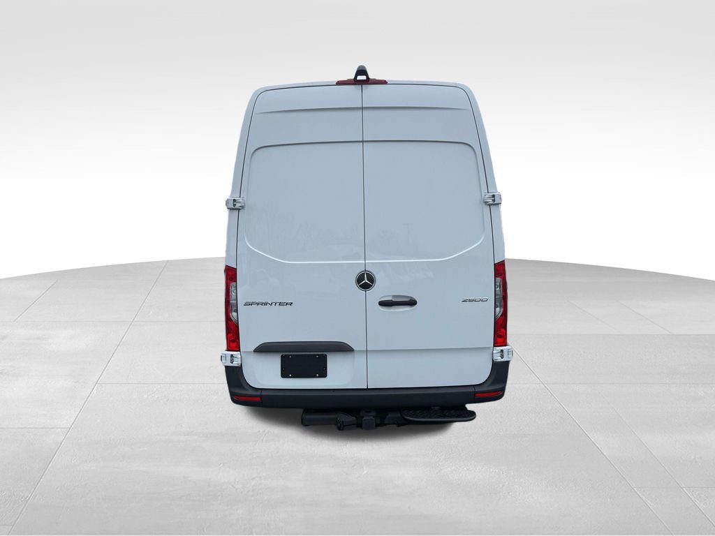 Used 2025 Mercedes-Benz Sprinter 2500 image 7