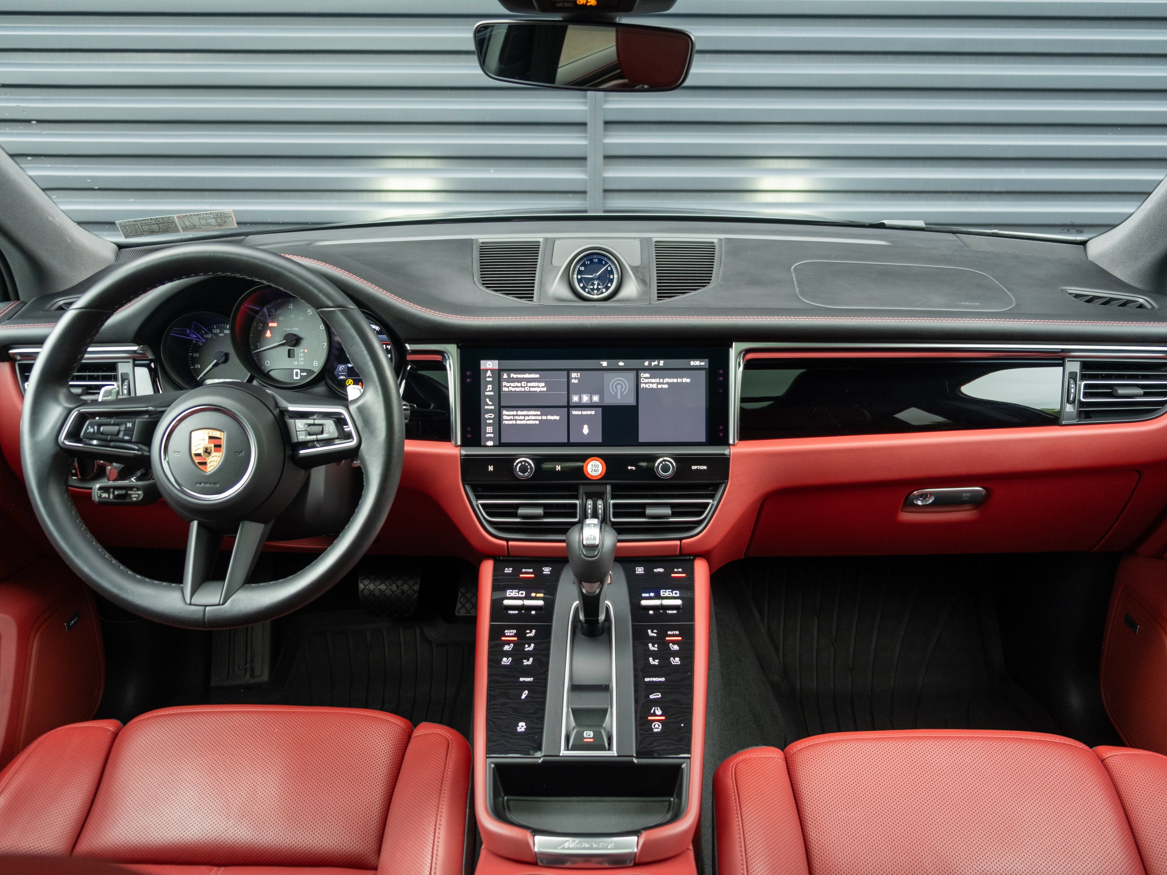 Certified 2024 Porsche Macan S AWD/4WD image 6