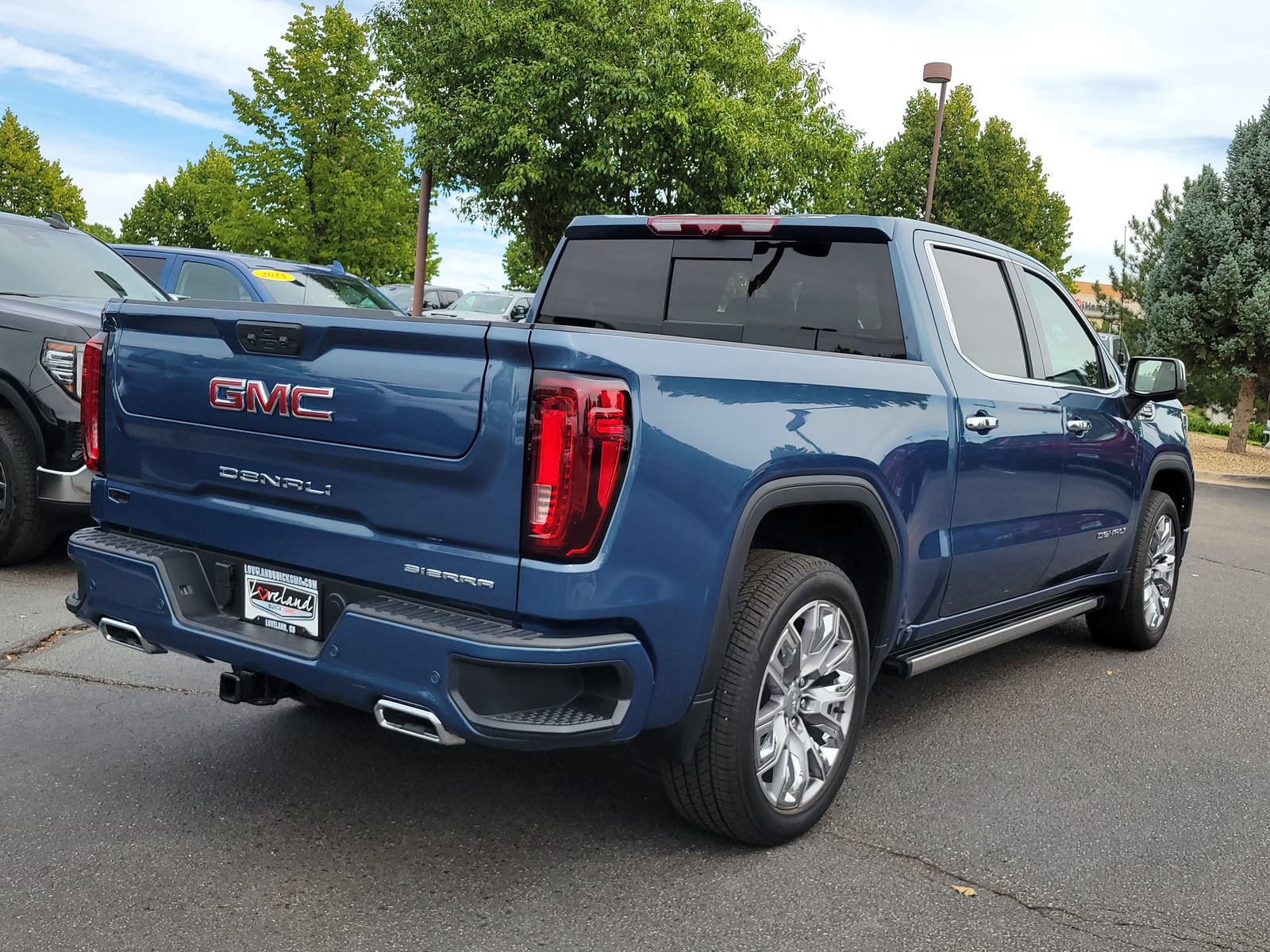 Used 2025 GMC Sierra 1500 Denali w/ Denali Reserve Package AWD/4WD image 3