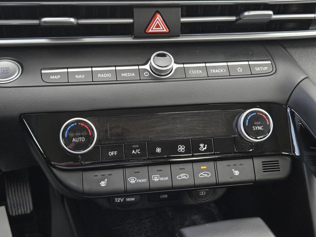 Used 2023 Hyundai Elantra Limited FWD image 14