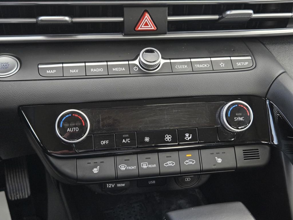 Used 2023 Hyundai Elantra Limited FWD image 14
