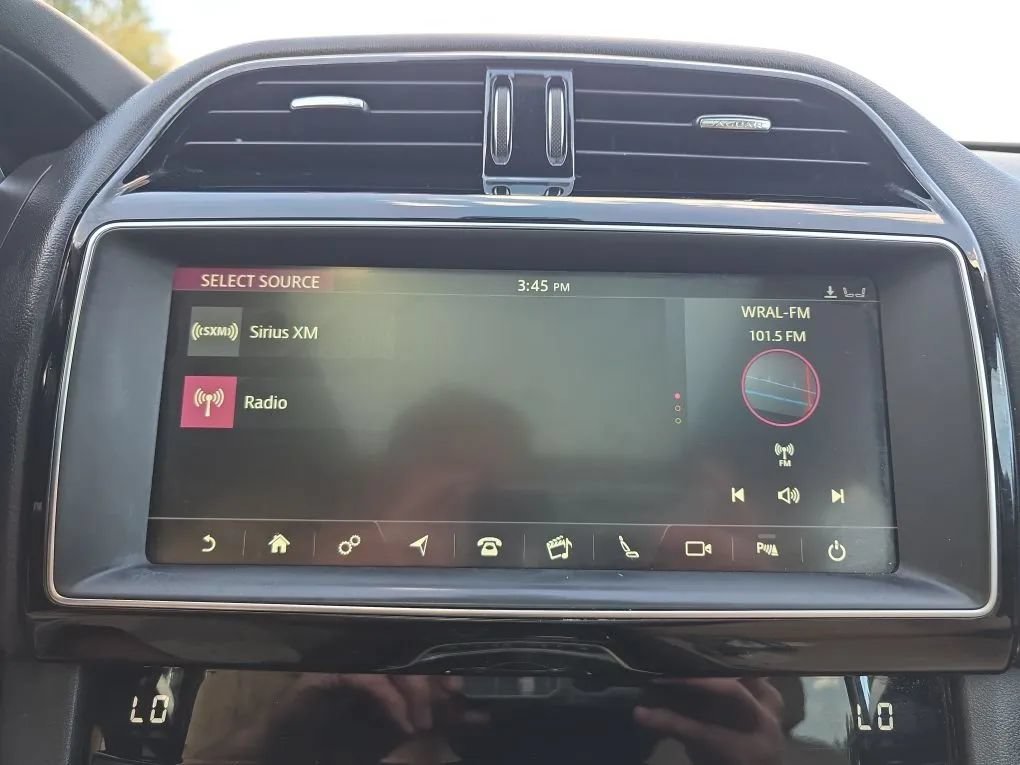 Used 2019 Jaguar F-PACE Premium AWD/4WD image 30
