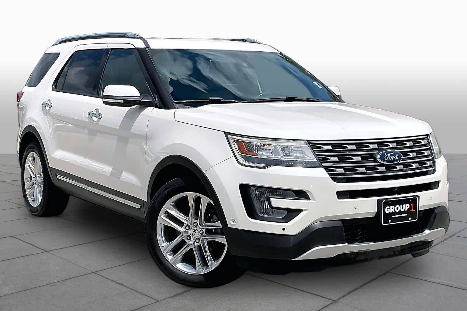 Used 2017 Ford Explorer Limited w/ Equipment Group 301A FWD image 3