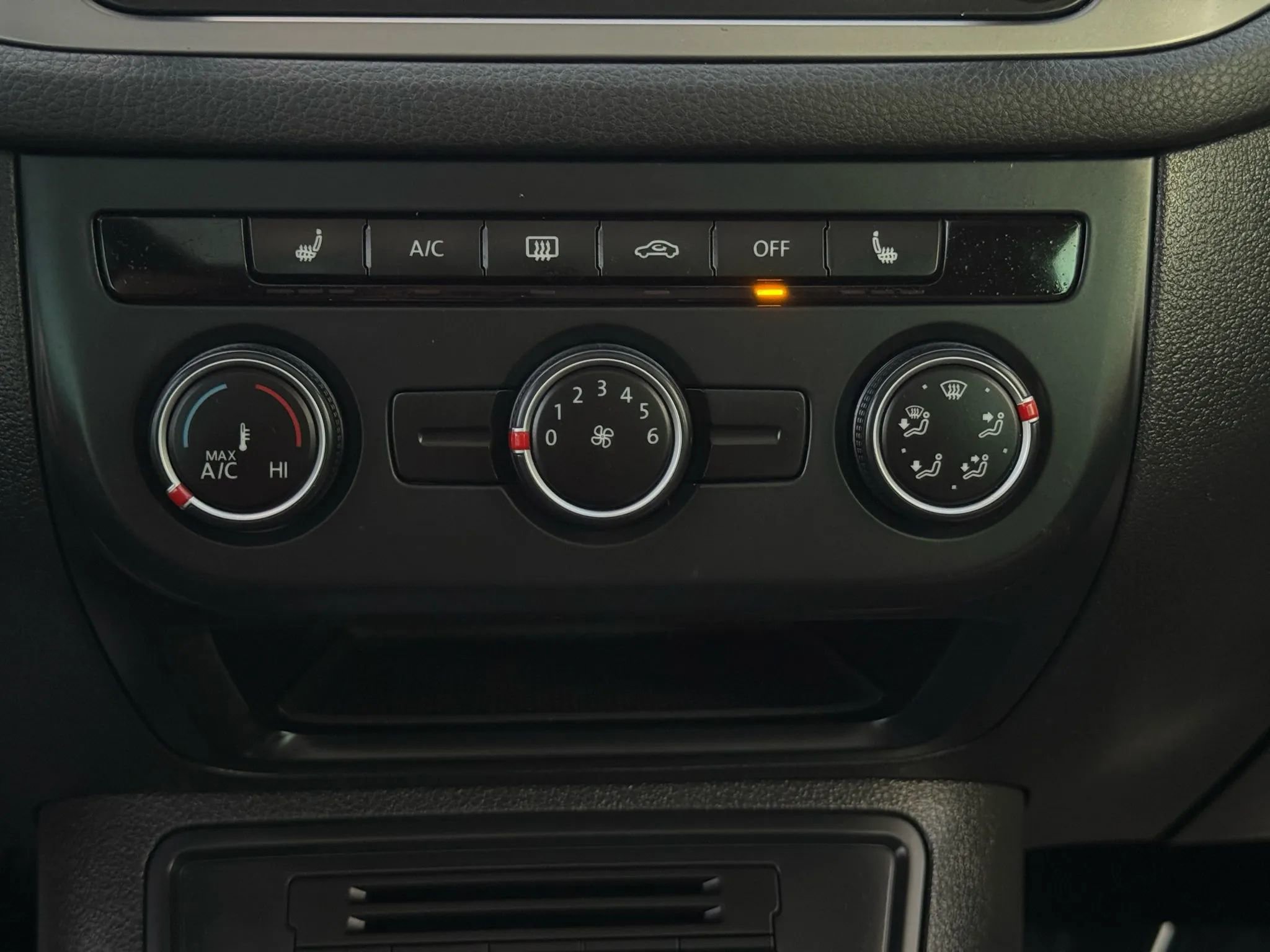 Used 2017 Volkswagen Tiguan Wolfsburg Edition image 40