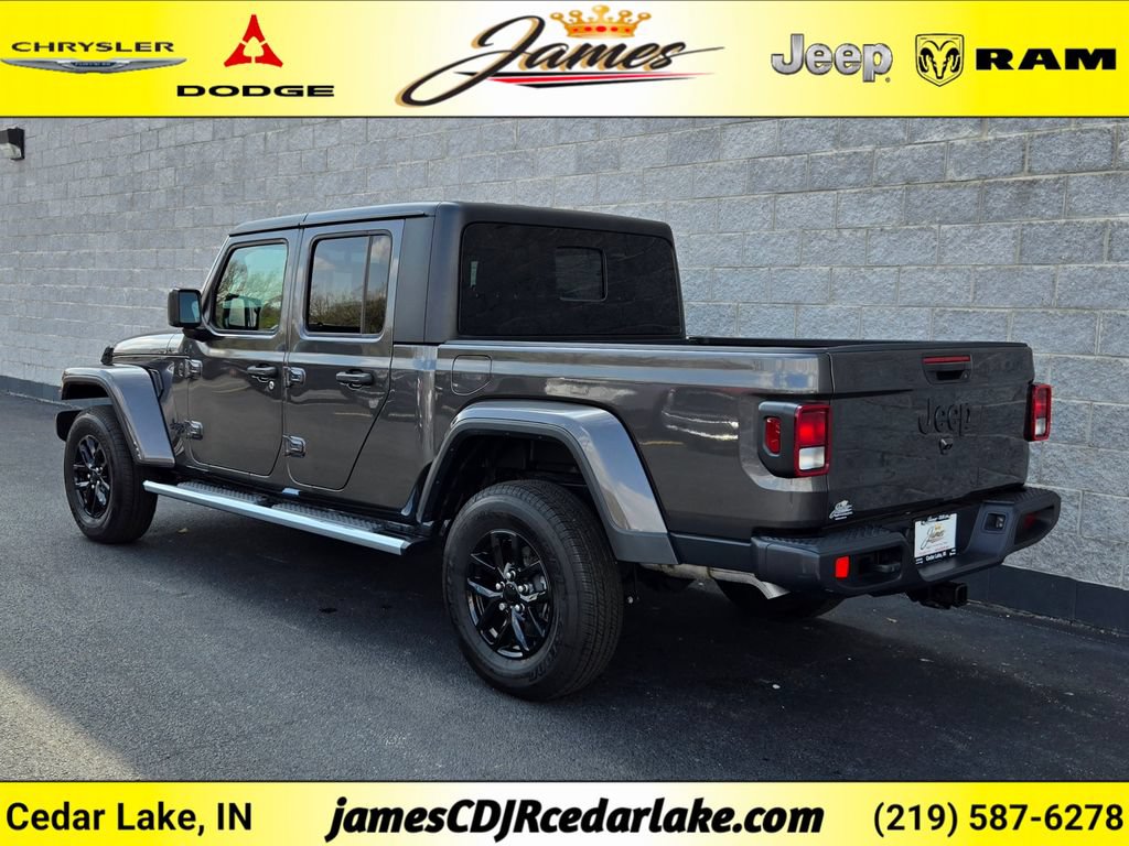 Used 2023 Jeep Gladiator Sport AWD/4WD image 3