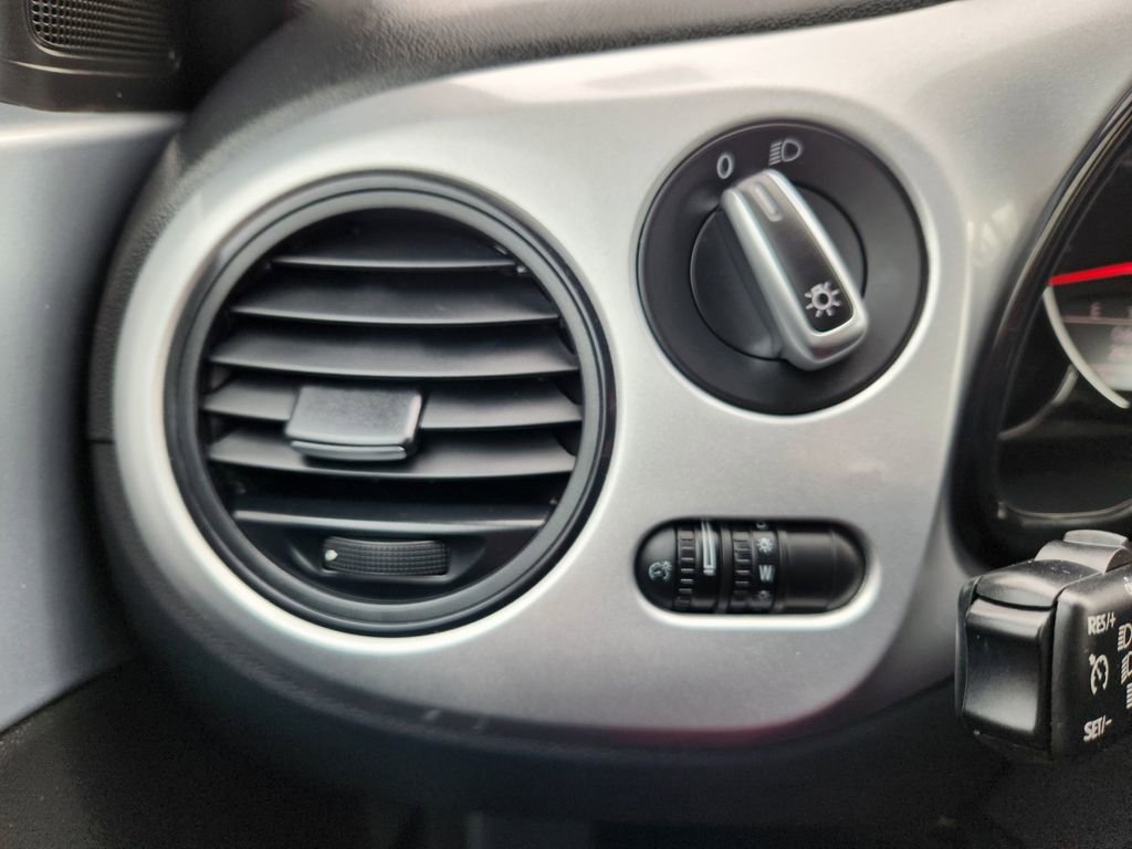 Used 2015 Volkswagen Beetle 1.8T image 24