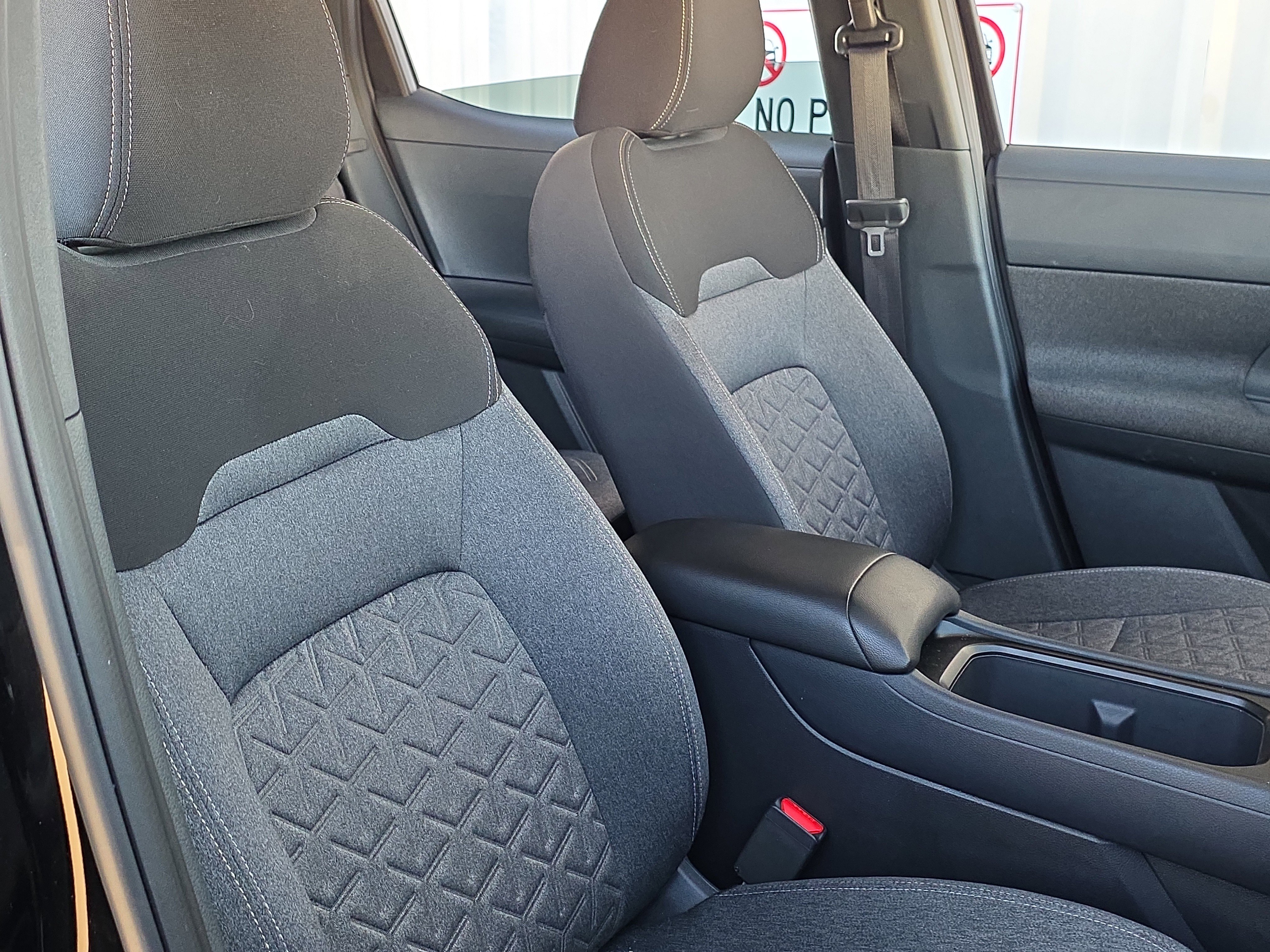 Used 2025 Nissan Kicks SV image 33