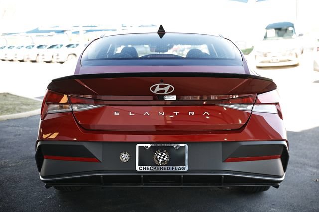 Certified 2025 Hyundai Elantra Sport FWD image 8