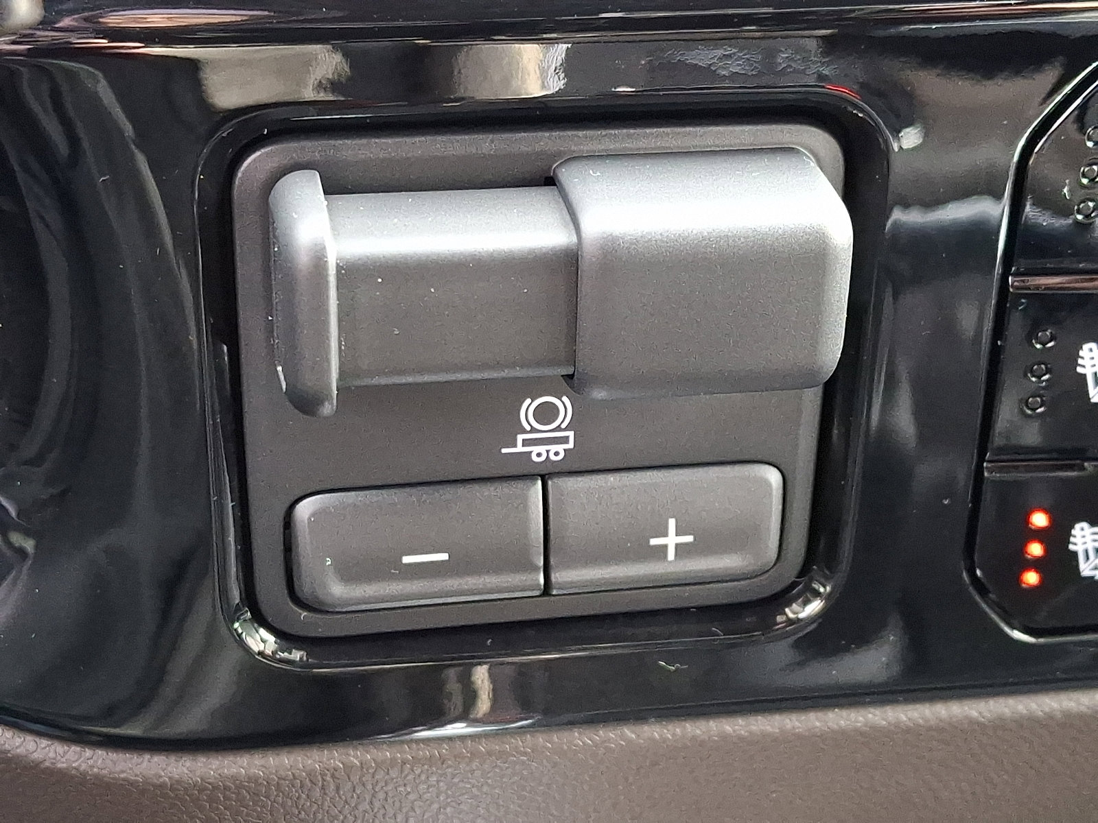 Certified 2025 Chevrolet Silverado 1500 LTZ w/ Z71 Off-Road Package image 26