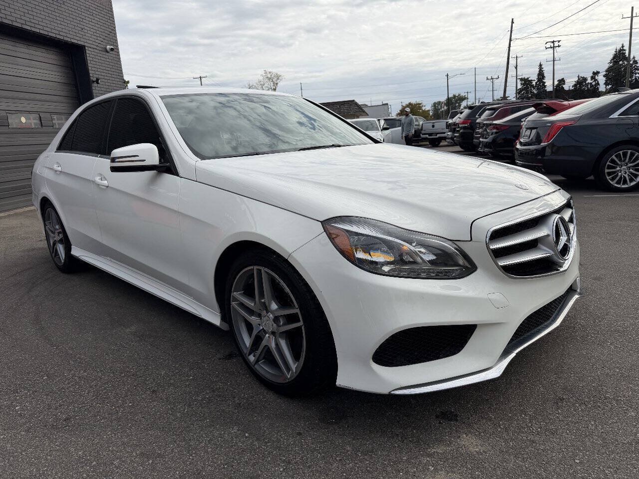 Used 2014 Mercedes-Benz E 350 4MATIC Sedan image 3