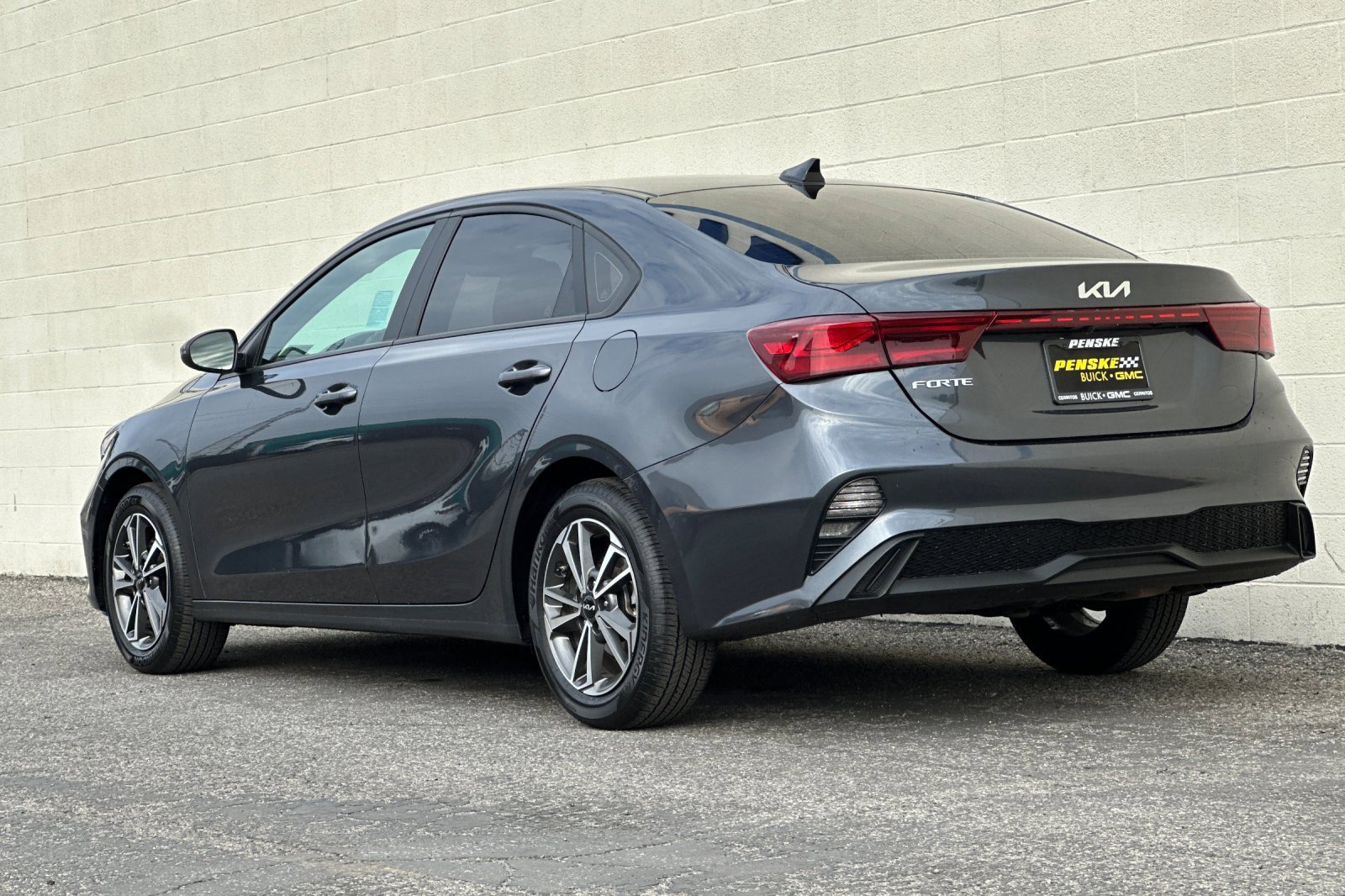 Used 2023 Kia Forte LXS w/ LXS Technology Package image 6