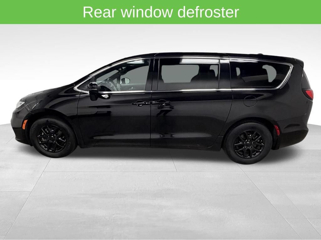 Used 2025 Chrysler Pacifica Select FWD image 10