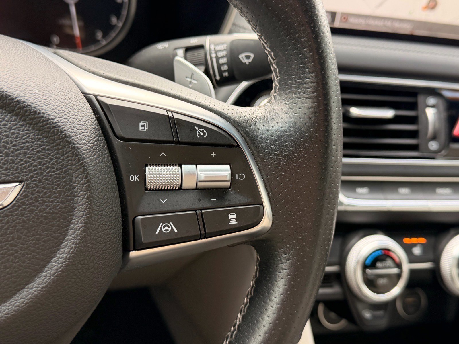 Used 2023 Genesis G70 2.0T AWD/4WD image 16