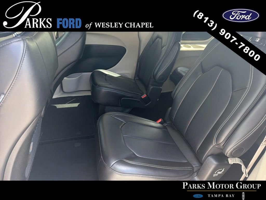 Used 2024 Chrysler Pacifica Touring-L image 11