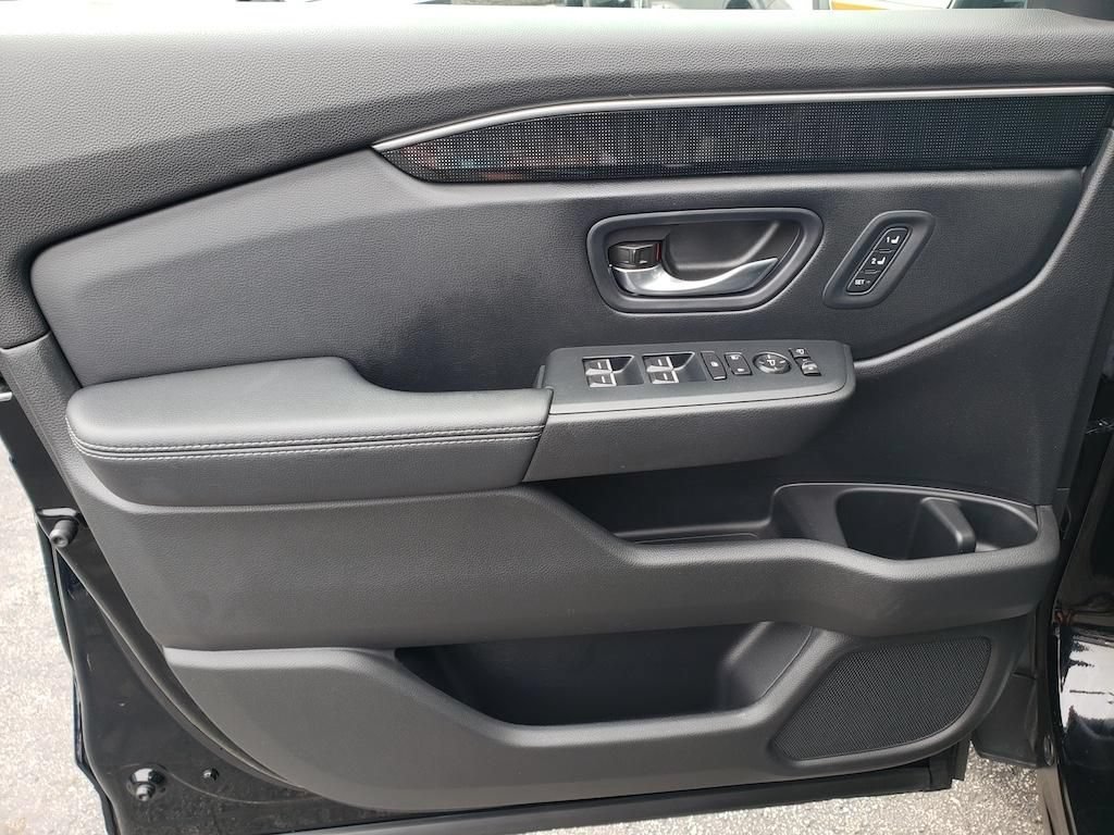Used 2025 Honda Pilot Elite image 19