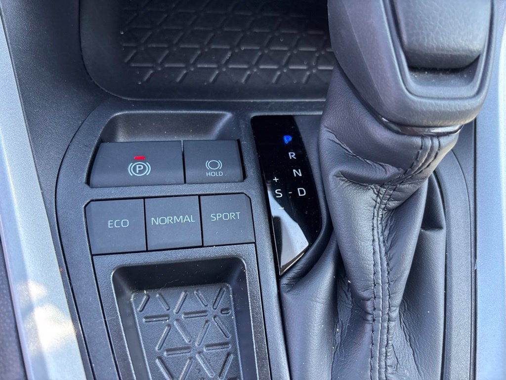 Used 2025 Toyota RAV4 XLE w/ Convenience Package FWD image 30