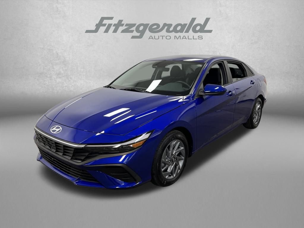 Used 2025 Hyundai Elantra Blue image 1