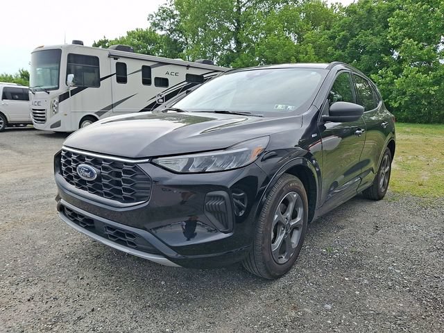 Used 2023 Ford Escape ST-Line w/ Tech Pack #1 AWD/4WD image 3