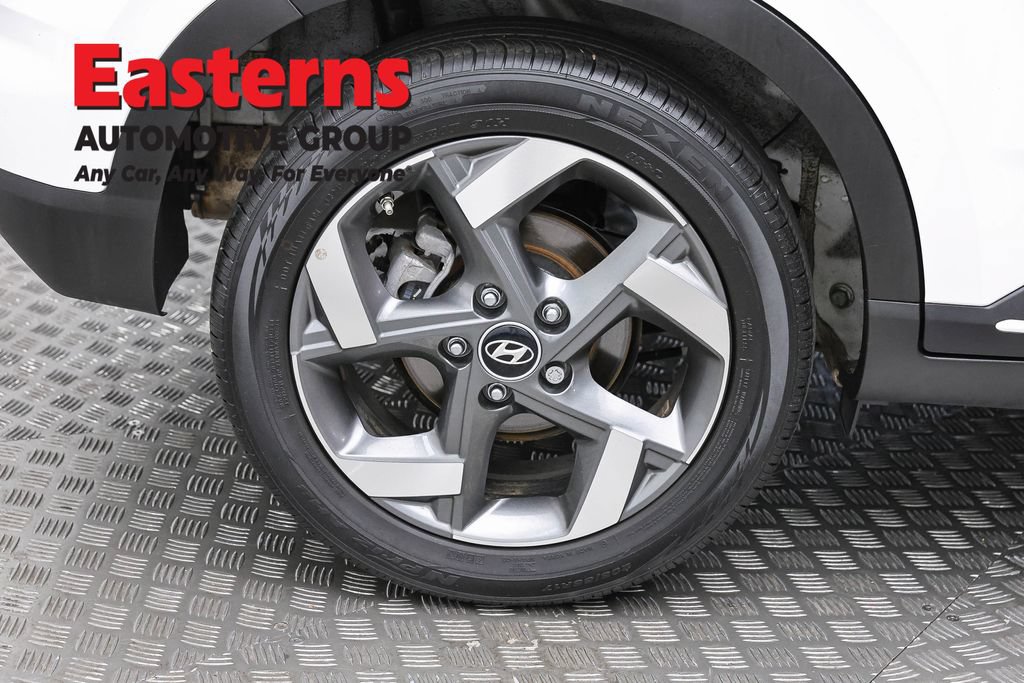 Used 2025 Hyundai Venue Limited FWD image 30