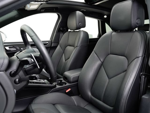Certified 2026 Porsche Macan AWD/4WD image 38