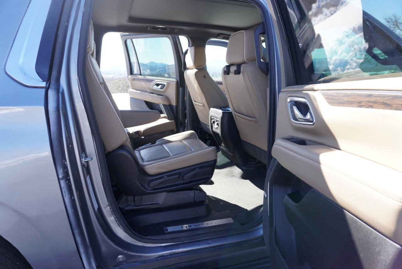 Used 2023 Chevrolet Suburban Premier image 17