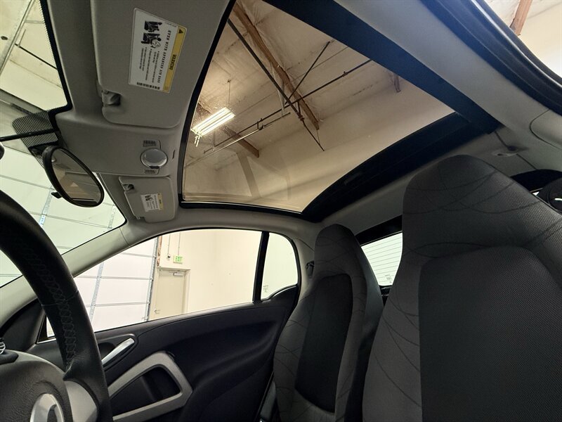 Used 2015 smart fortwo electric drive RWD image 28