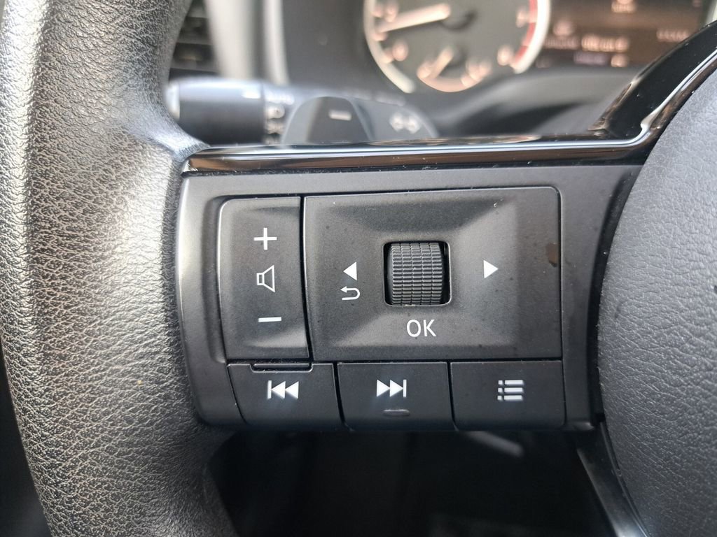 Used 2022 Nissan Rogue SV image 14