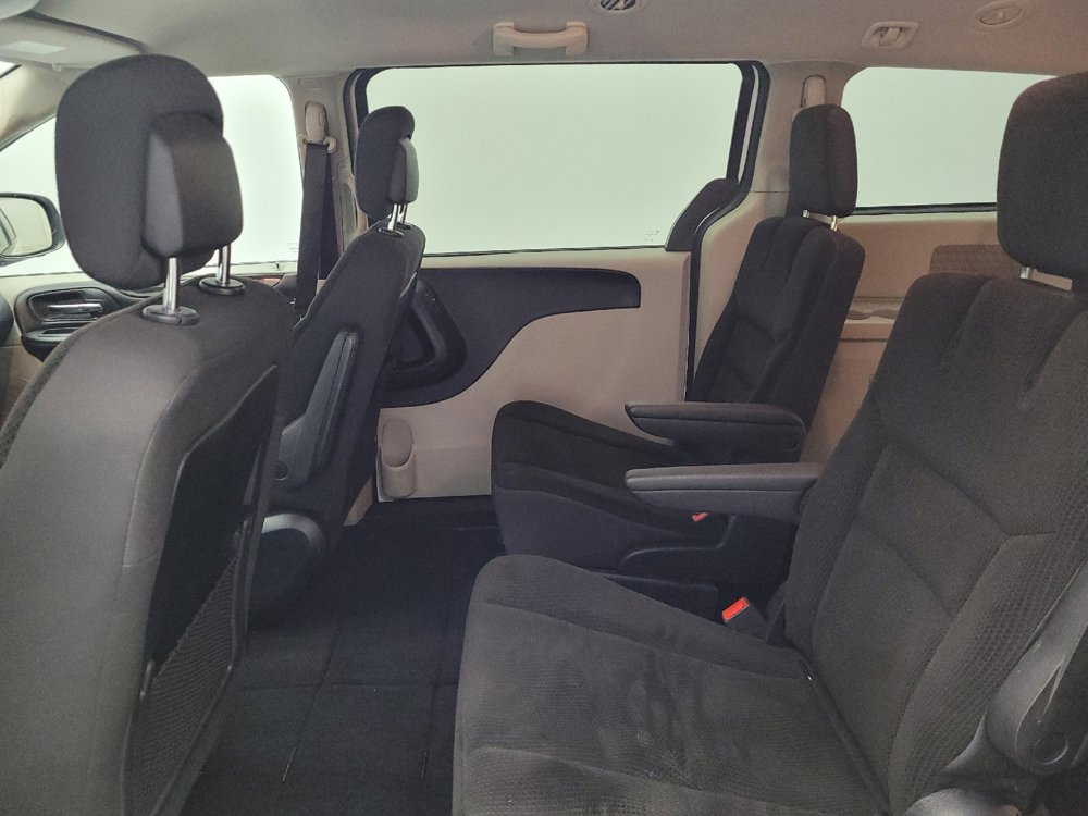 Used 2019 Dodge Grand Caravan SE FWD image 18