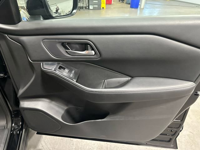 Certified 2024 Nissan Rogue SV AWD/4WD image 18