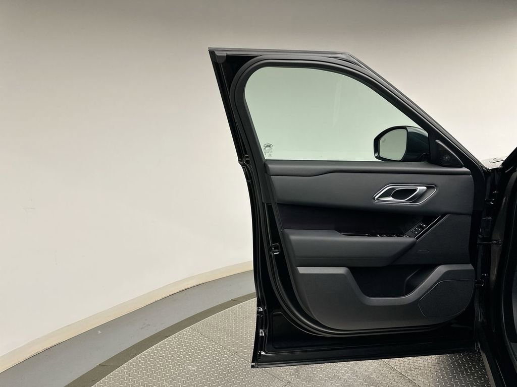 Certified 2026 Land Rover Range Rover Velar Dynamic SE AWD/4WD image 21