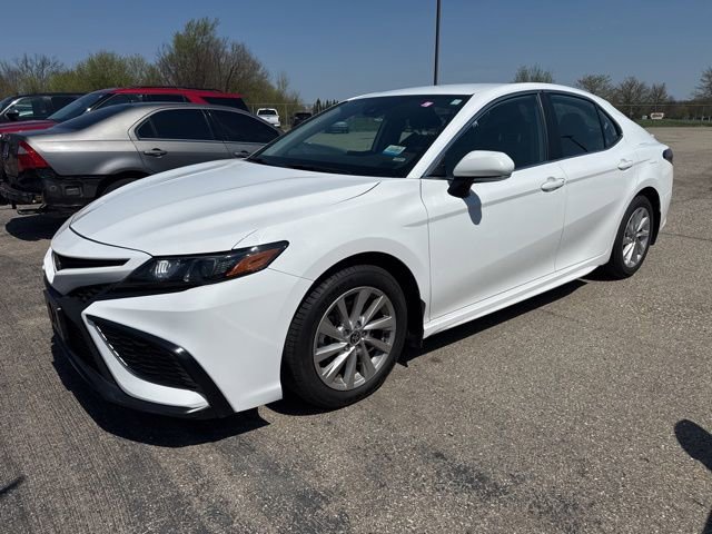 Used 2024 Toyota Camry SE FWD image 1
