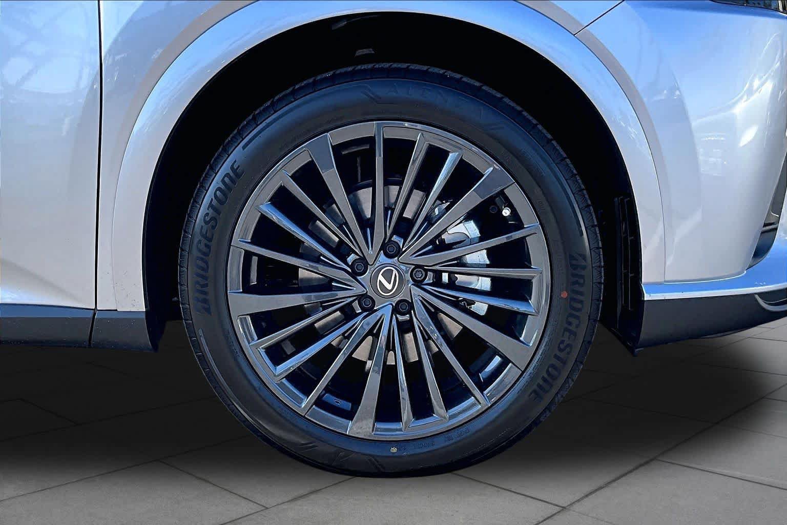 New 2026 Lexus RX 450h AWD w/ Convenience Package image 9