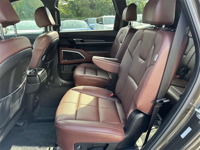 Used 2024 Kia Telluride EX w/ EX Captain's Chair Package image 17