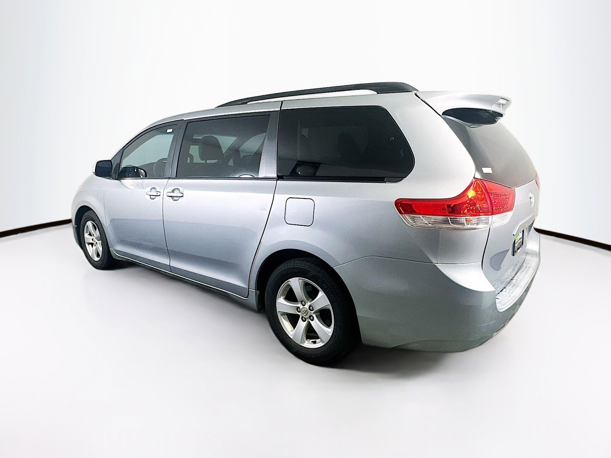 Used 2011 Toyota Sienna LE FWD image 5