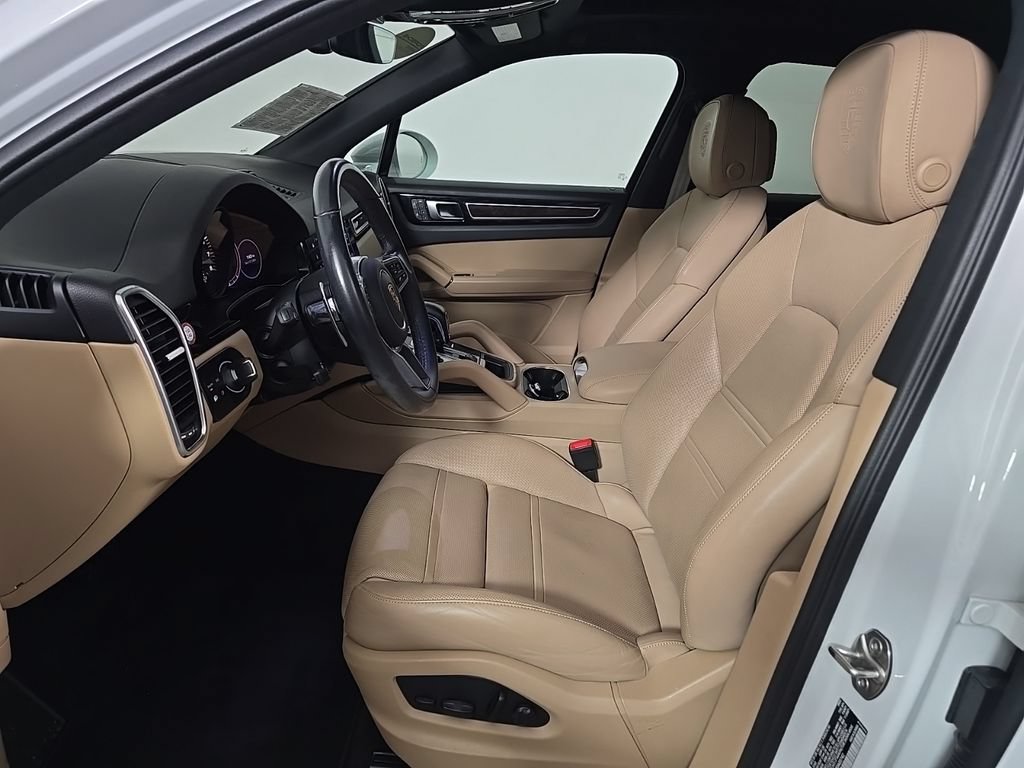 Certified 2023 Porsche Cayenne Platinum Edition AWD/4WD image 5