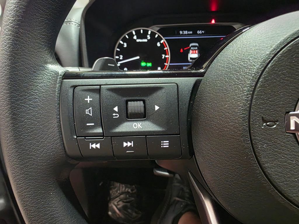 Used 2023 Nissan Rogue SV image 28
