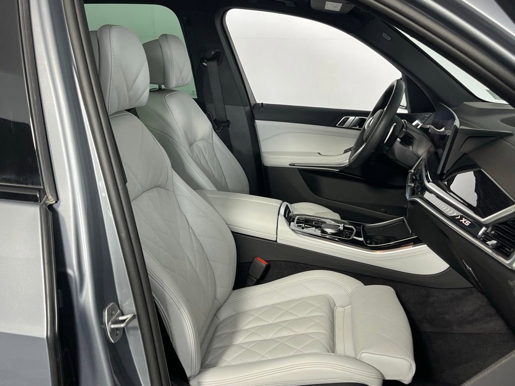 Used 2025 BMW X5 xDrive50e w/ M Sport Package image 31