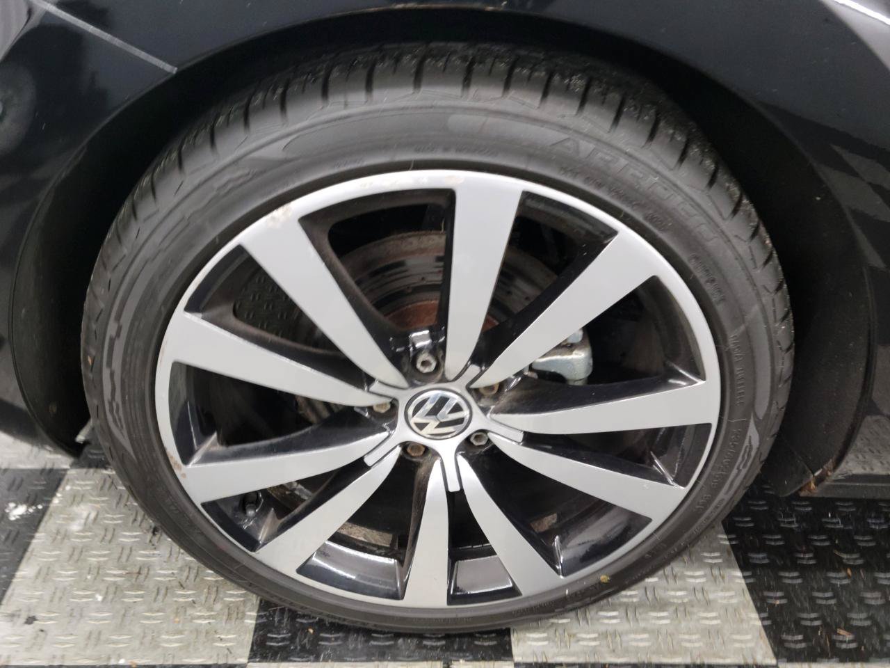 Used 2012 Volkswagen Beetle 2.0T FWD image 25