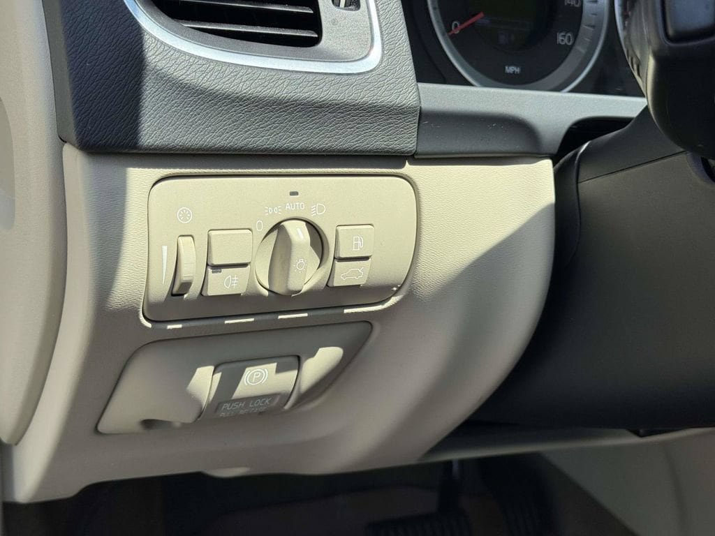 Used 2013 Volvo S60 T5 AWD/4WD image 9