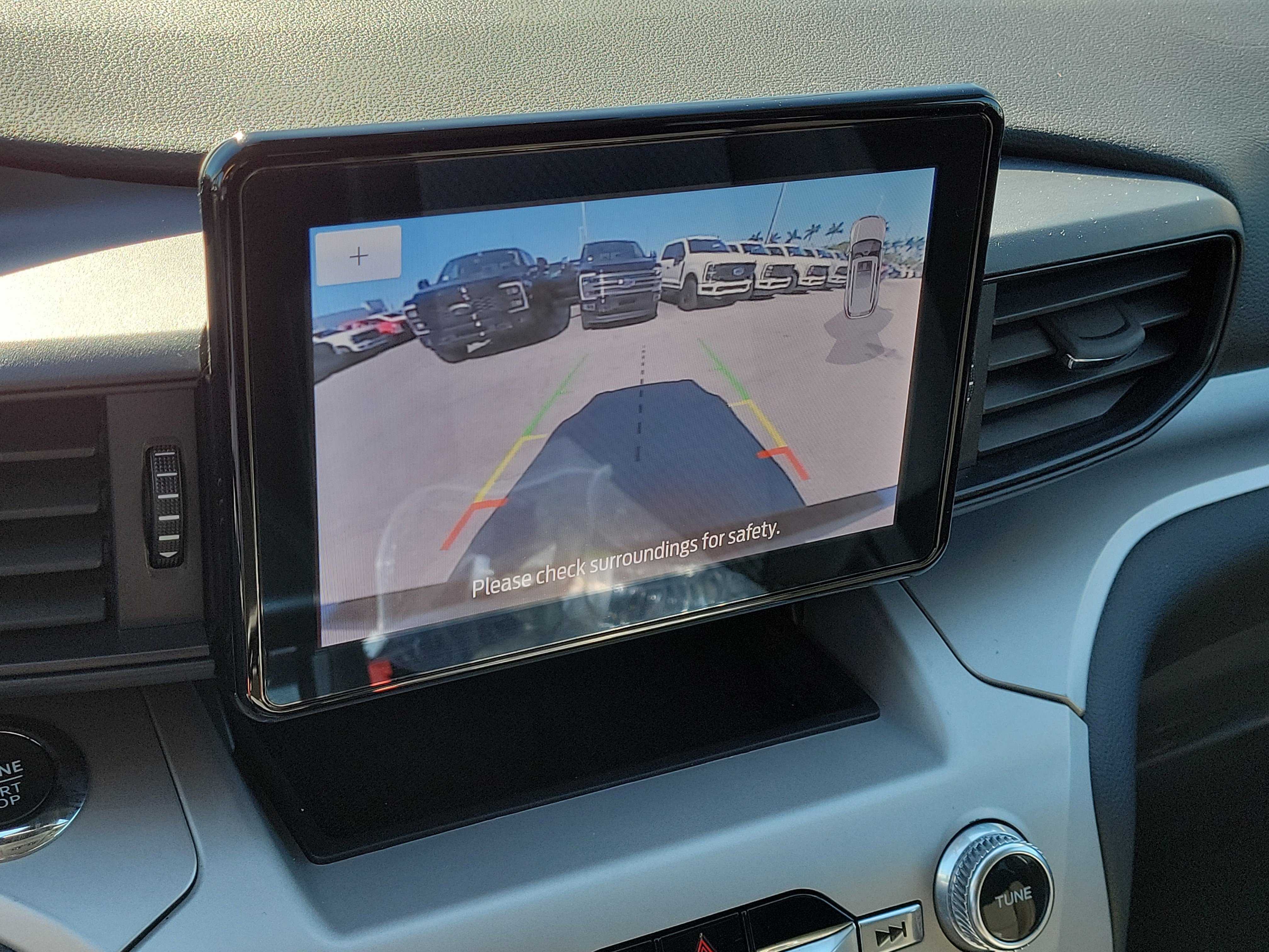 Used 2022 Ford Explorer XLT image 10