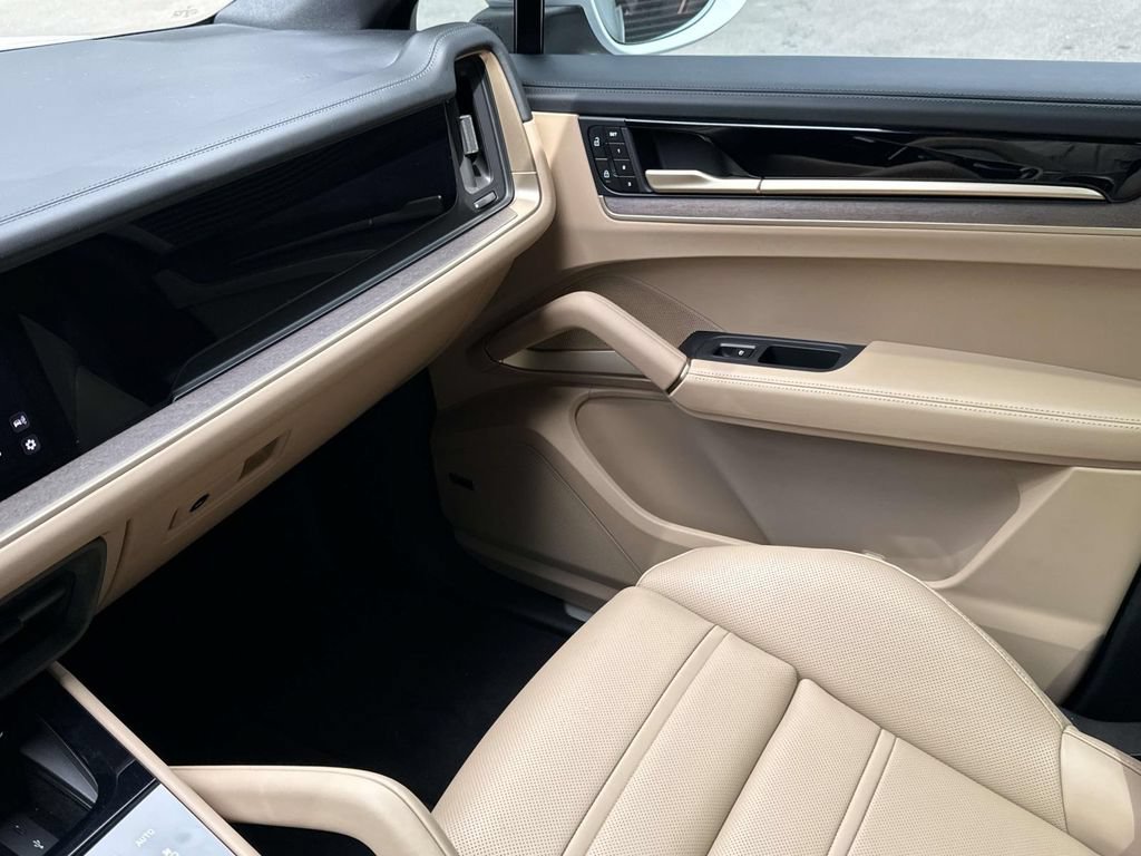 Certified 2025 Porsche Cayenne S AWD/4WD image 29