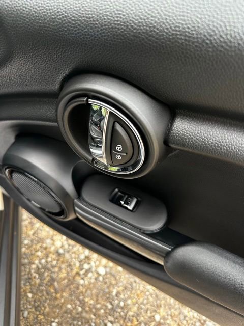 Used 2018 MINI Cooper 2-Door Hardtop FWD image 16