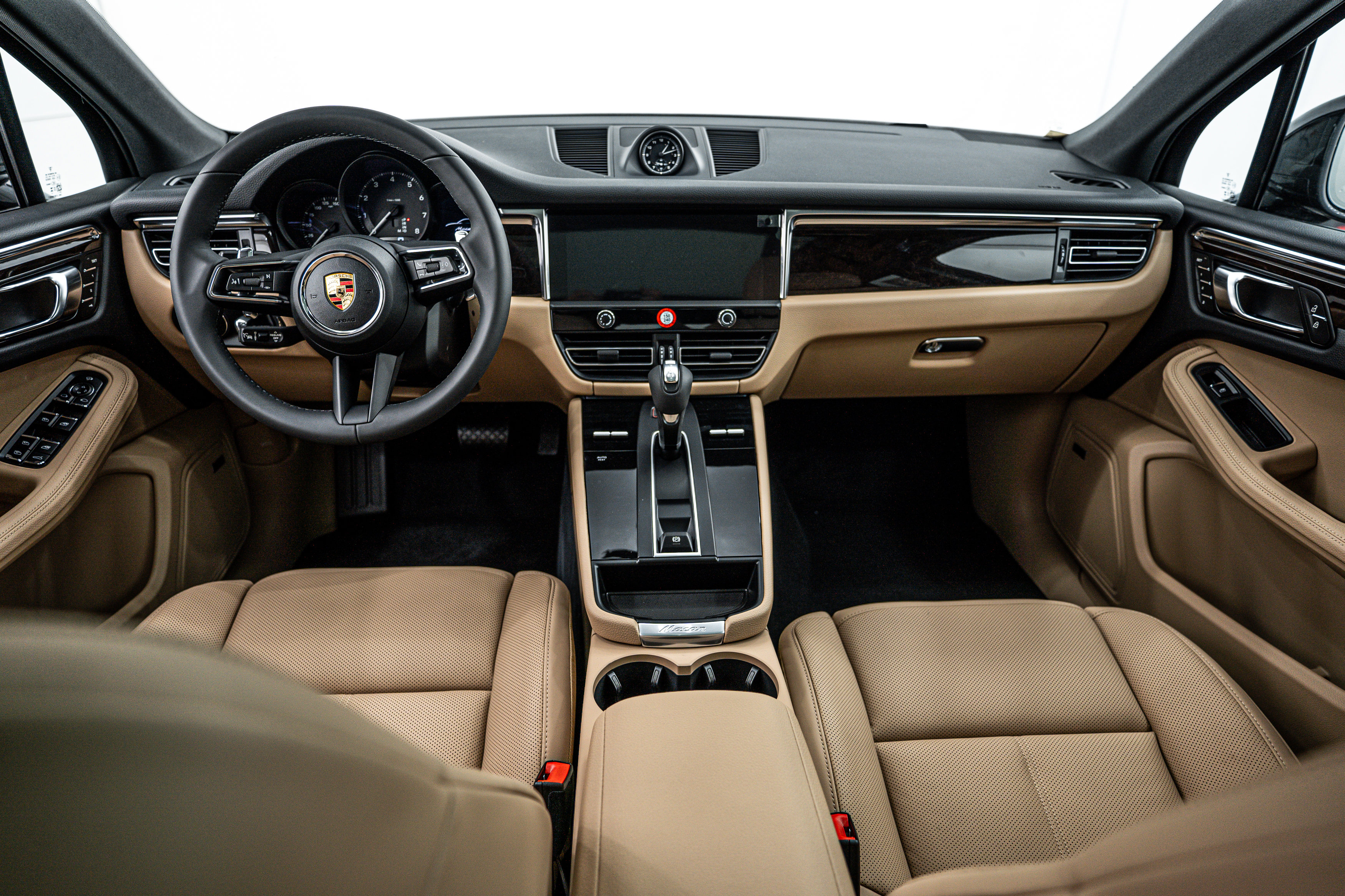 Certified 2026 Porsche Macan AWD/4WD image 13