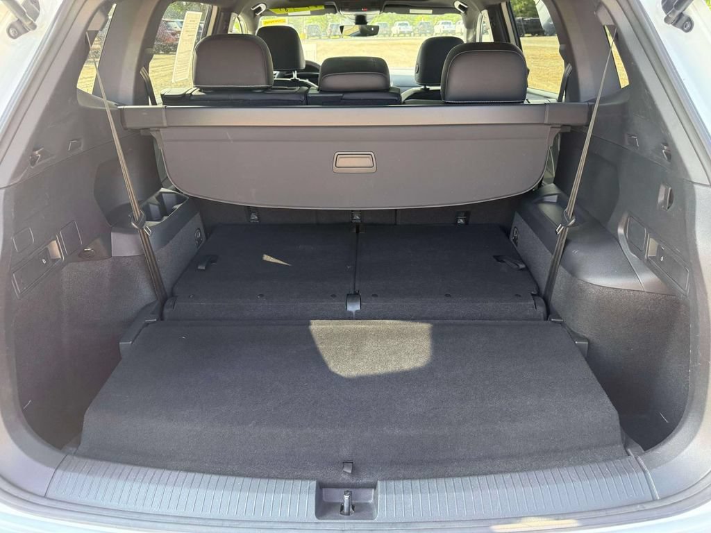 Used 2022 Volkswagen Tiguan SE R-Line FWD image 8