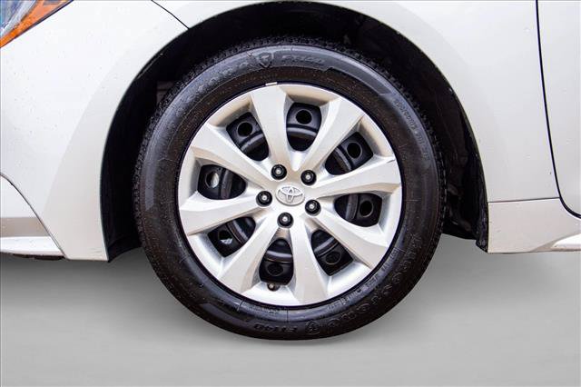 Used 2025 Toyota Corolla LE FWD image 9