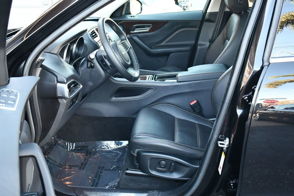 Used 2018 Jaguar F-PACE Prestige image 15