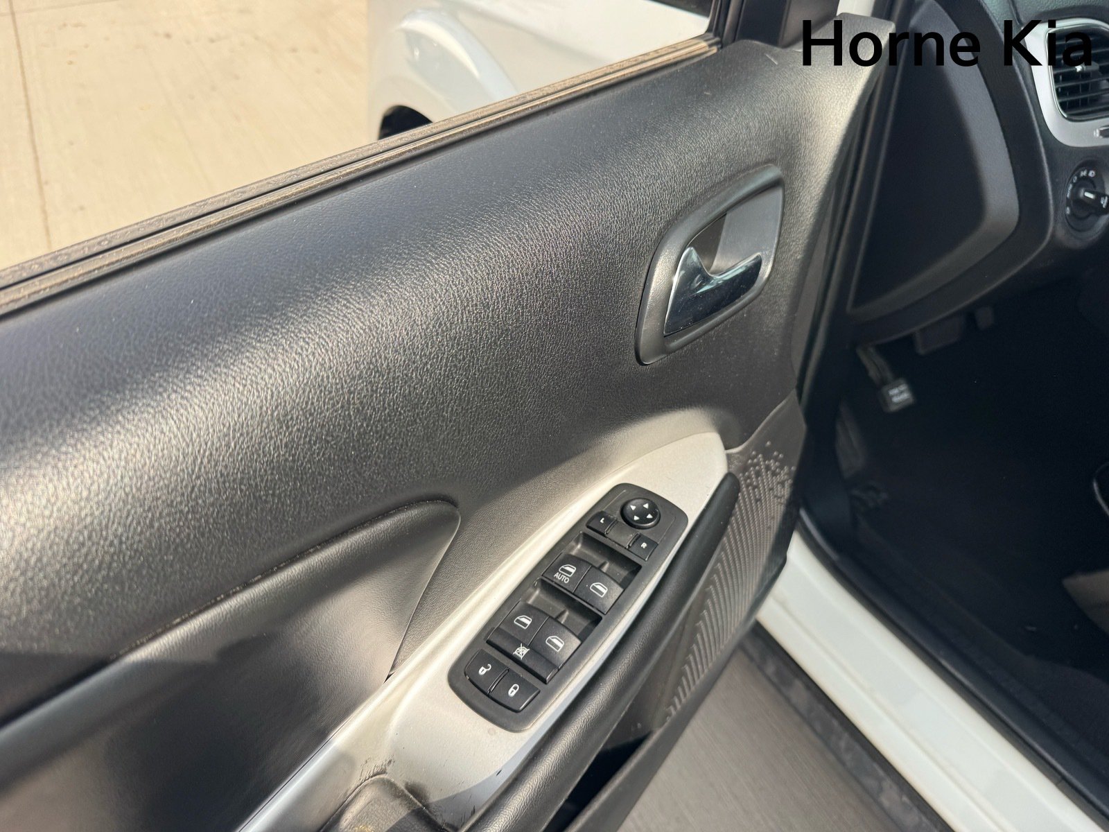 Used 2019 Dodge Journey SE FWD image 11