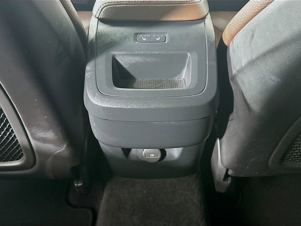 Used 2023 Volvo XC60 B5 Plus image 22