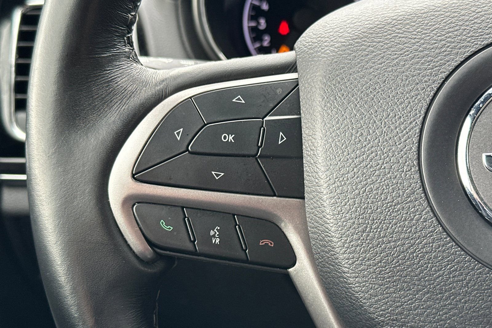 Used 2019 Jeep Grand Cherokee Overland AWD/4WD image 28