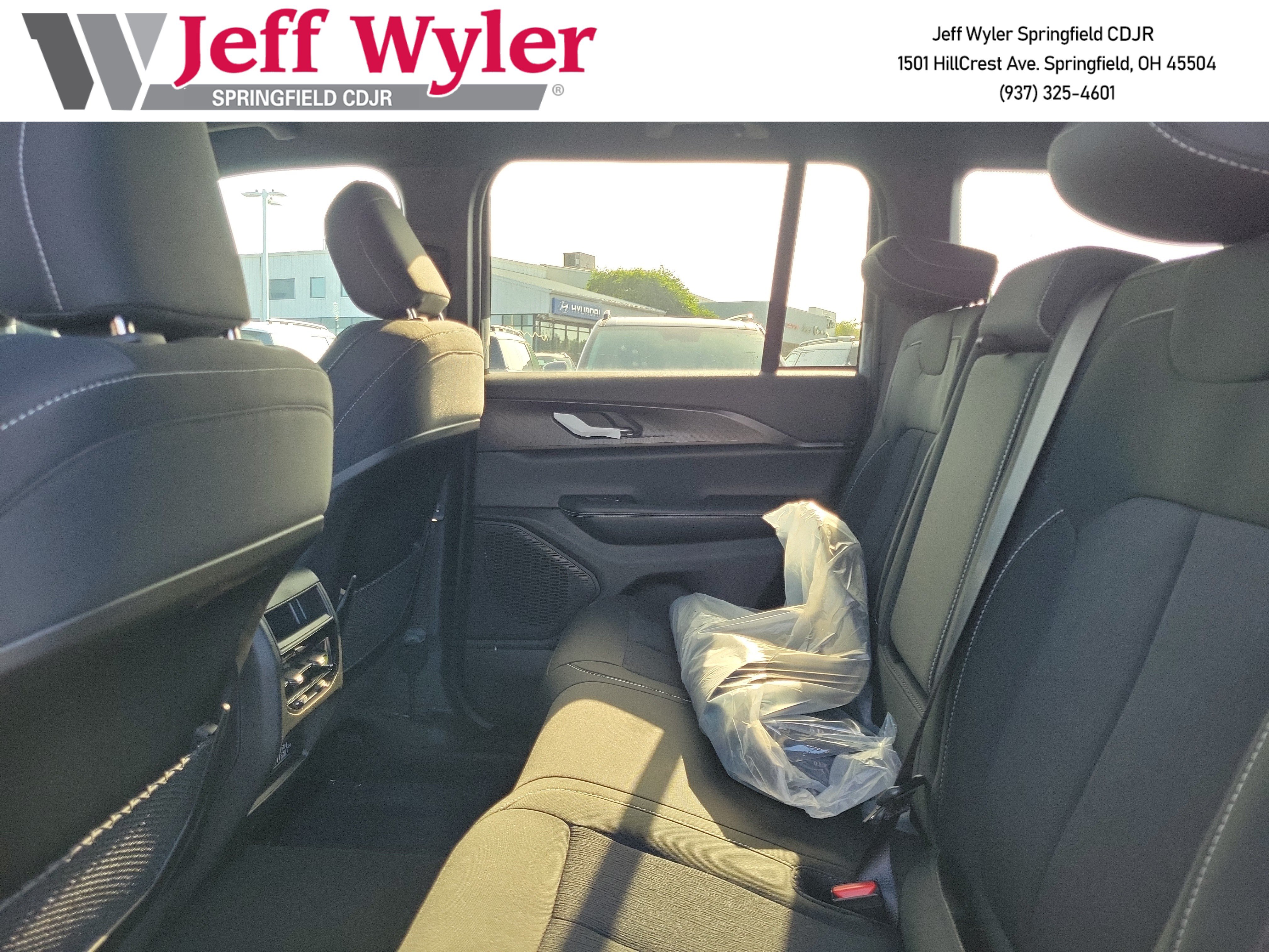 New 2026 Jeep Grand Cherokee Laredo AWD/4WD image 16